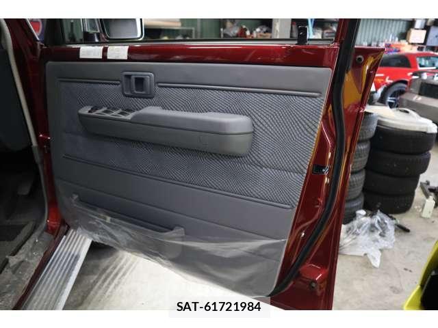 Toyota Land Cruiser 70 2014-08 7816997-19