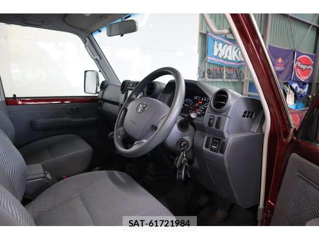 Toyota Land Cruiser 70 2014-08 7816997-2