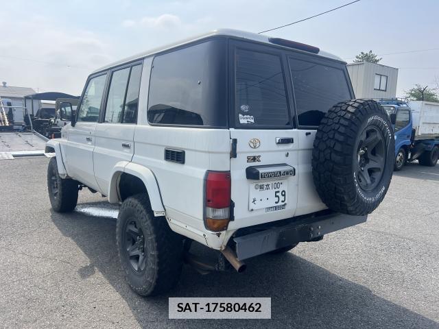 Toyota Land Cruiser 70 2002-01 7817599-1