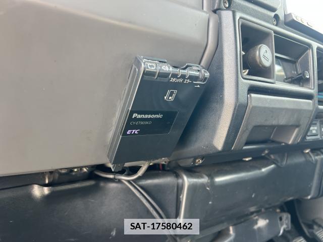 Toyota Land Cruiser 70 2002-01 7817599-10