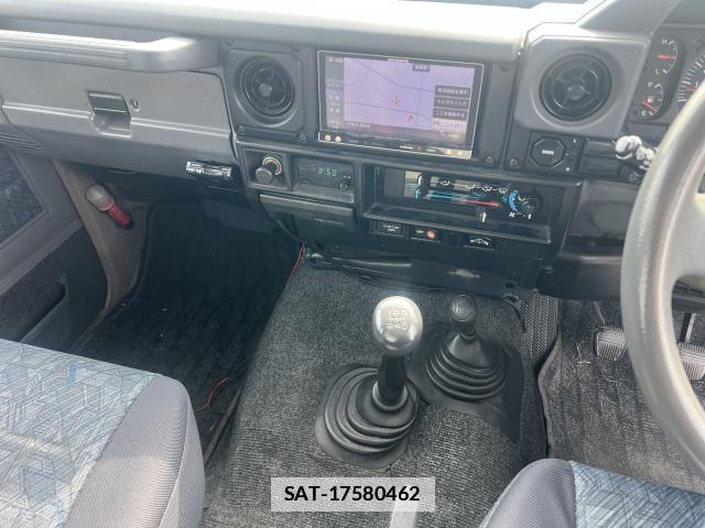 Toyota Land Cruiser 70 2002-01 7817599-15