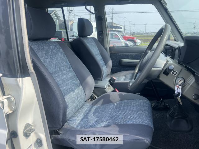 Toyota Land Cruiser 70 2002-01 7817599-17
