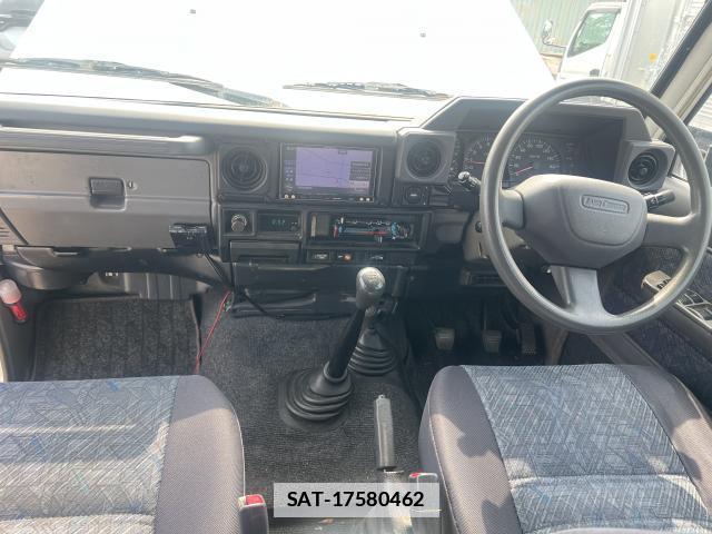 Toyota Land Cruiser 70 2002-01 7817599-2