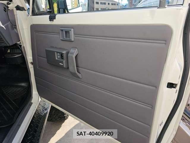 Toyota Land Cruiser 70 2006-03 7822658-14