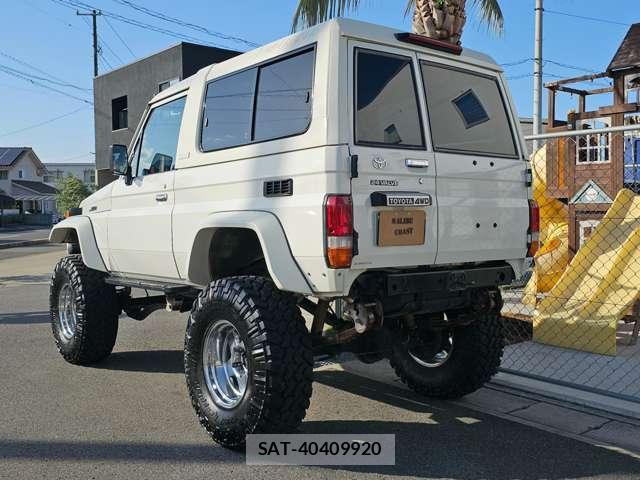 Toyota Land Cruiser 70 2006-03 7822658-2