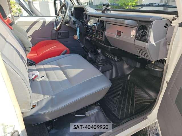 Toyota Land Cruiser 70 2006-03 7822658-5