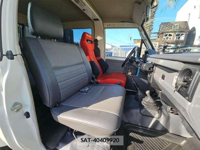 Toyota Land Cruiser 70 2006-03 7822658-8