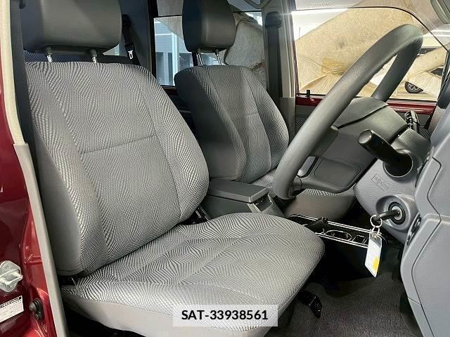 Toyota Land Cruiser 70 2014-11 7822719-4