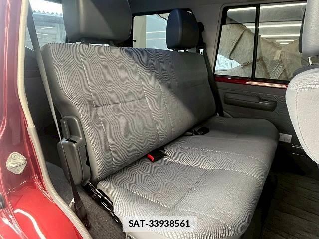 Toyota Land Cruiser 70 2014-11 7822719-5