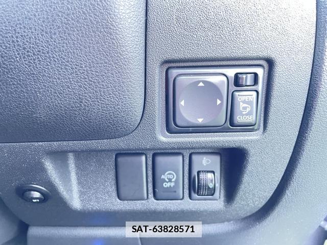 Nissan LATIO 2014-01 7819893-6