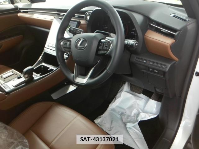 Lexus LBX 2024-06 7811387-2