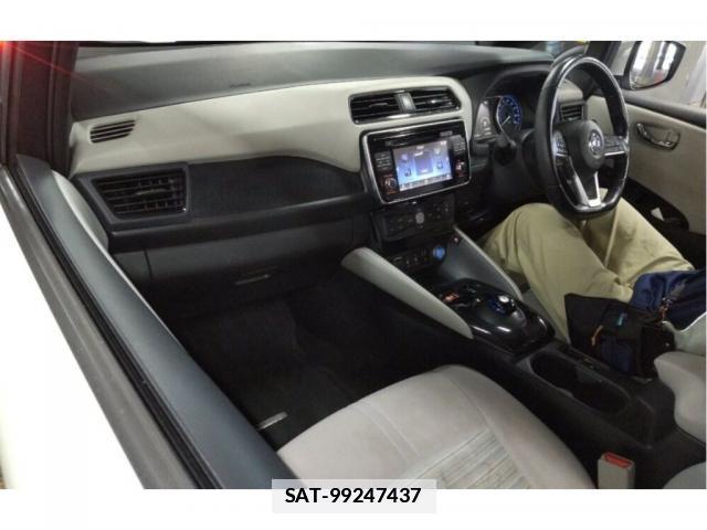 Nissan LEAF 2018-10 7816597-3