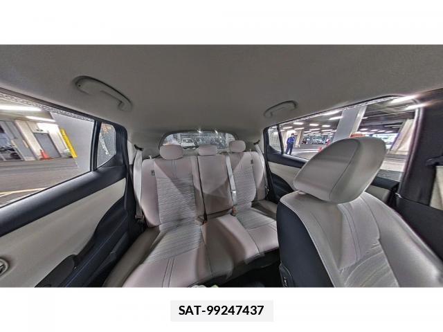 Nissan LEAF 2018-10 7816597-7