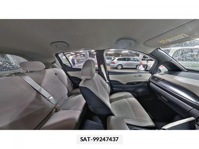 Nissan LEAF 2018-10 7816597-8