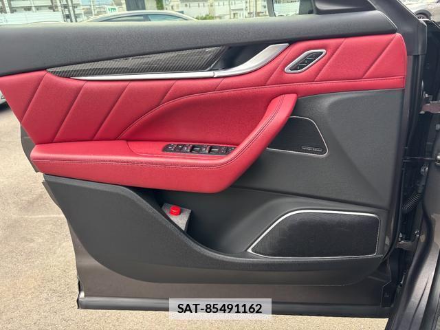 Maserati LEVANTE 2020-02 7813357-6