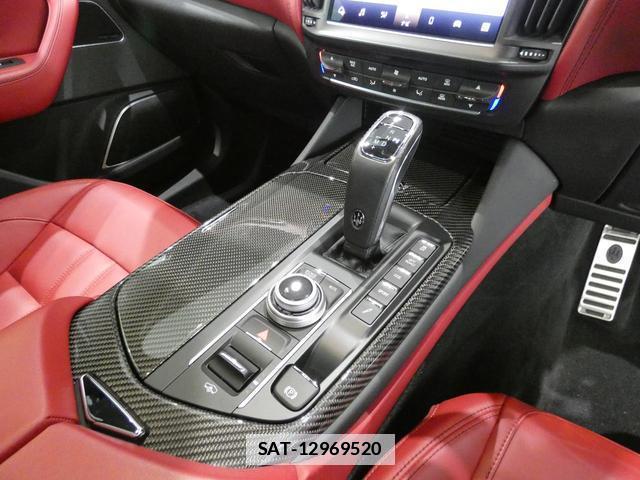 Maserati LEVANTE 2021-11 7813601-11