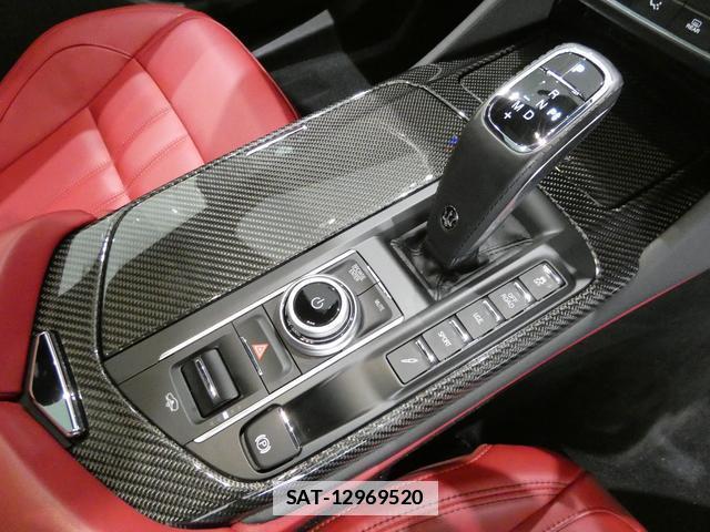 Maserati LEVANTE 2021-11 7813601-12