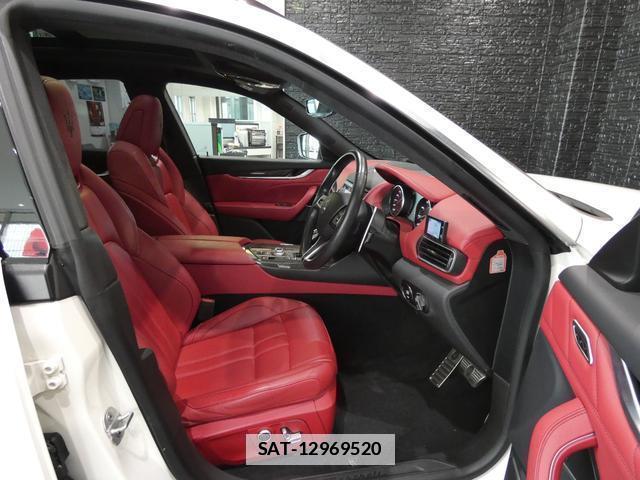 Maserati LEVANTE 2021-11 7813601-16