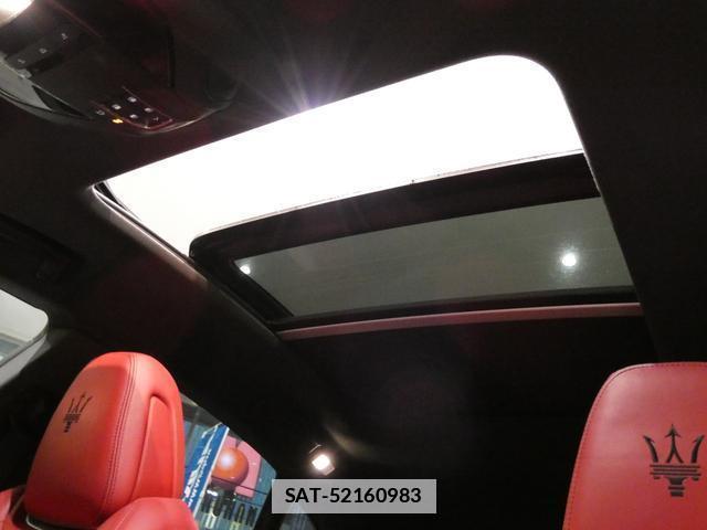 Maserati LEVANTE 2019-12 7813605-6