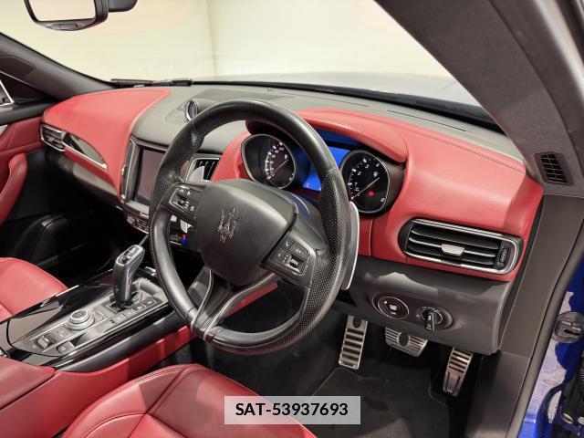 Maserati LEVANTE 2018-10 7817763-3