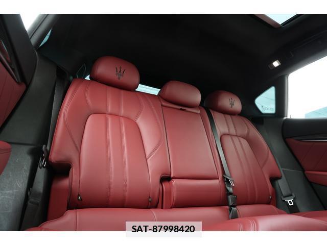 Maserati LEVANTE 2021-04 7818666-15