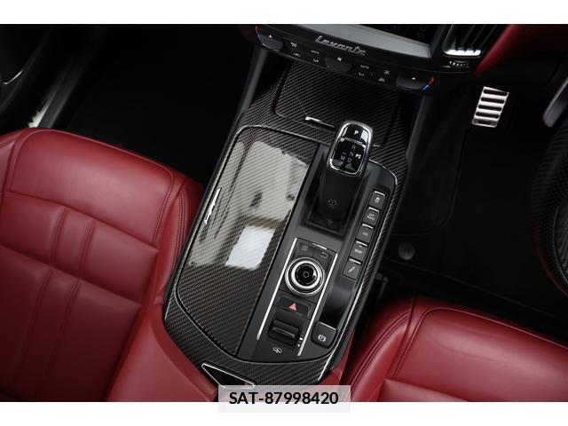 Maserati LEVANTE 2021-04 7818666-18