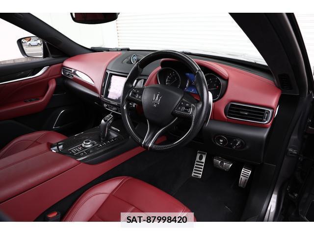 Maserati LEVANTE 2021-04 7818666-4