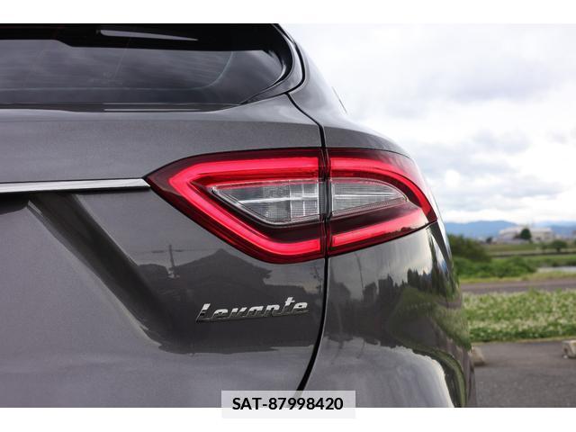 Maserati LEVANTE 2021-04 7818666-9