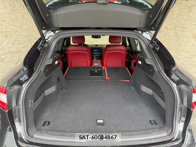 Maserati LEVANTE 2018-02 7818947-12