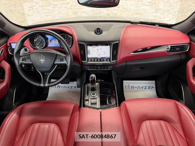 Maserati LEVANTE 2018-02 7818947-13