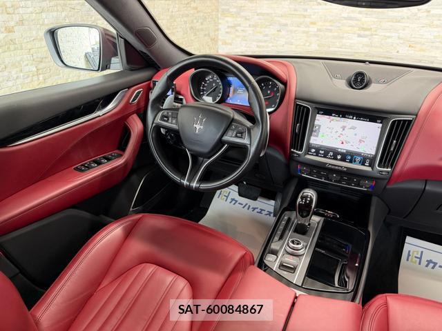 Maserati LEVANTE 2018-02 7818947-14