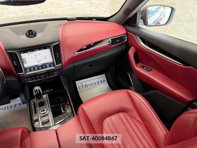 Maserati LEVANTE 2018-02 7818947-15