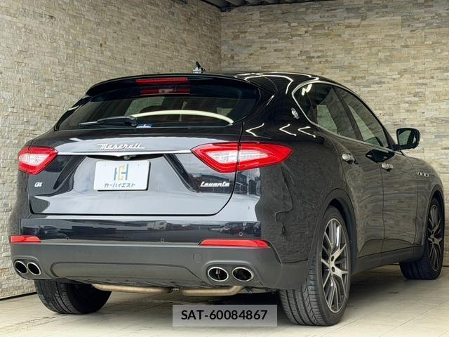 Maserati LEVANTE 2018-02 7818947-2