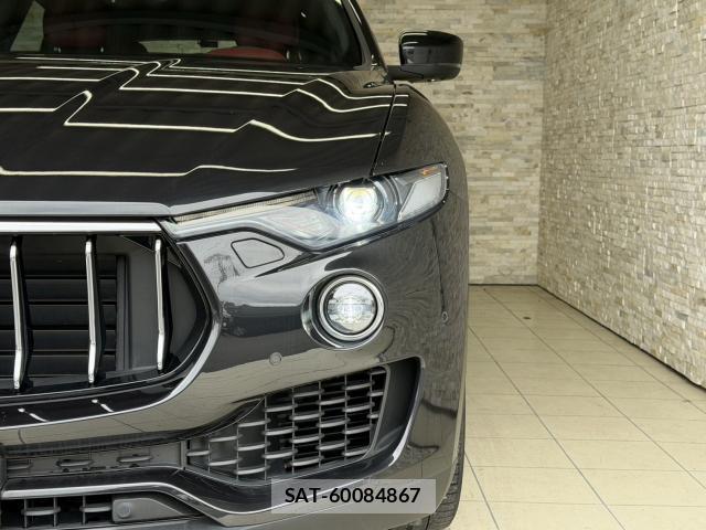 Maserati LEVANTE 2018-02 7818947-6