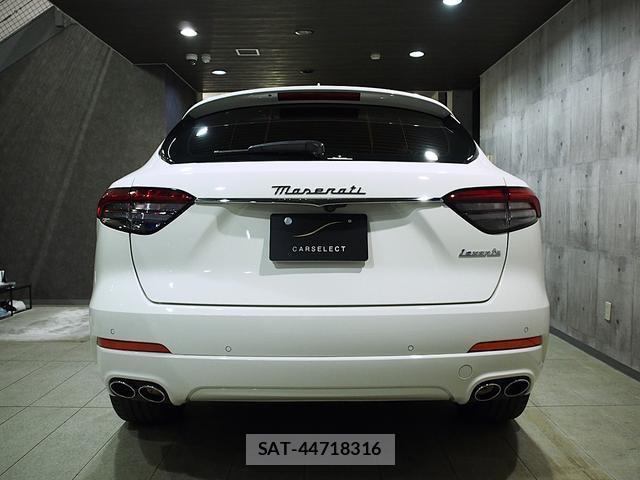 Maserati LEVANTE 2022-10 7822813-10