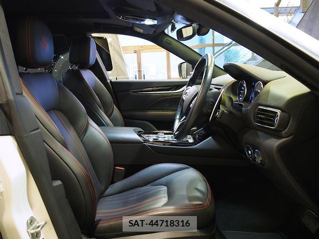 Maserati LEVANTE 2022-10 7822813-14