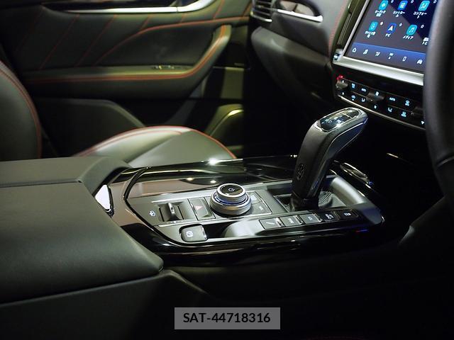 Maserati LEVANTE 2022-10 7822813-15