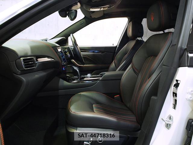 Maserati LEVANTE 2022-10 7822813-16