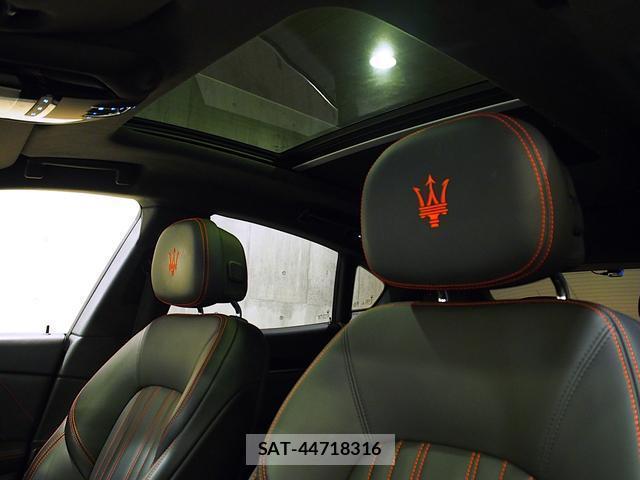 Maserati LEVANTE 2022-10 7822813-17