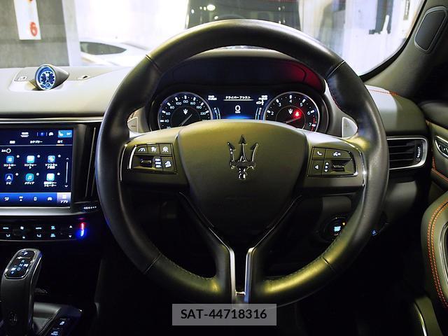 Maserati LEVANTE 2022-10 7822813-18