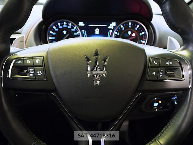Maserati LEVANTE 2022-10 7822813-19
