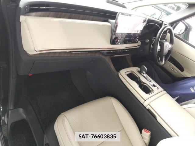 Lexus LM 2025-06 7814986-2