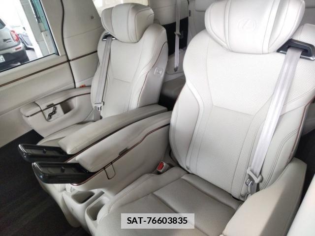 Lexus LM 2025-06 7814986-5