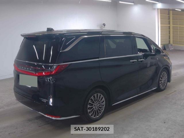 Lexus LM 2025-03 7815086-4