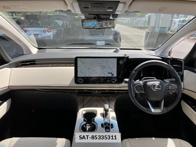 Lexus LM 2026-02 7817975-2