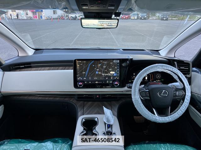 Lexus LM 2026-05 7818000-2