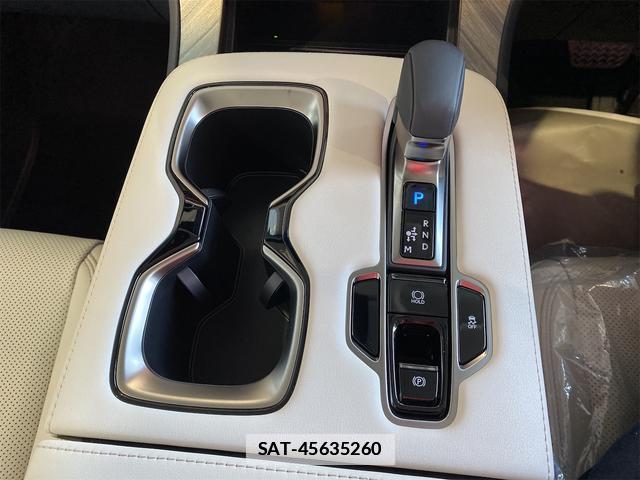Lexus LM 2026-02 7818709-10