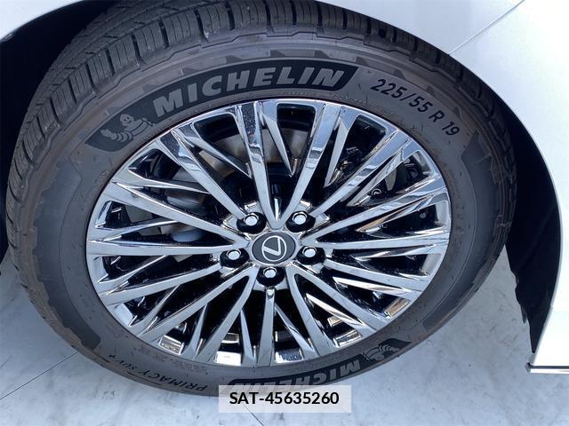 Lexus LM 2026-02 7818709-17