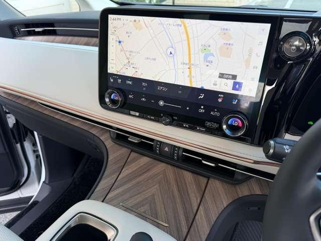 Lexus LM 2024-08 7818744-13
