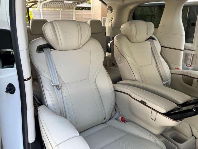 Lexus LM 2024-08 7818744-17
